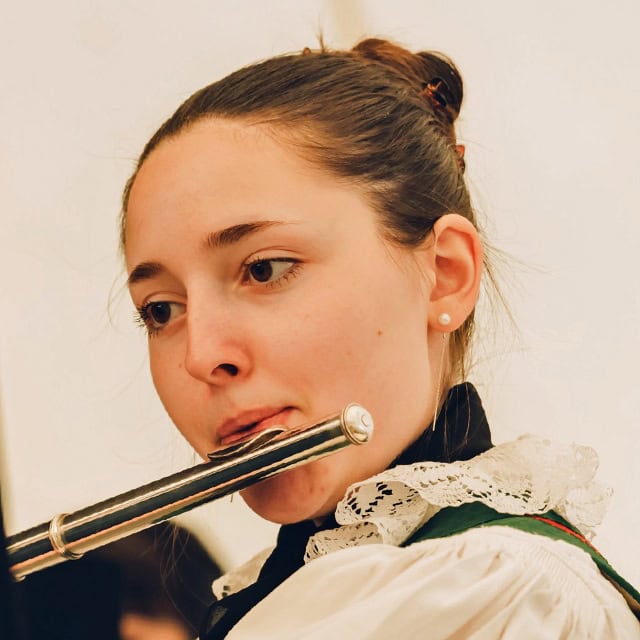 Eva Holzer