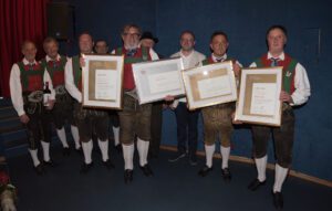 Read more about the article Vereinskapelle ehrt langjährige Mitglieder beim Pfingstkonzert